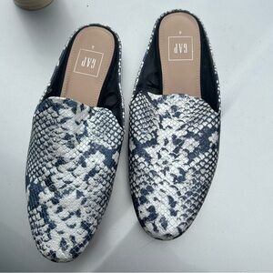 GAP Women's Snakeskin Pattern Mules - Black and White size 8